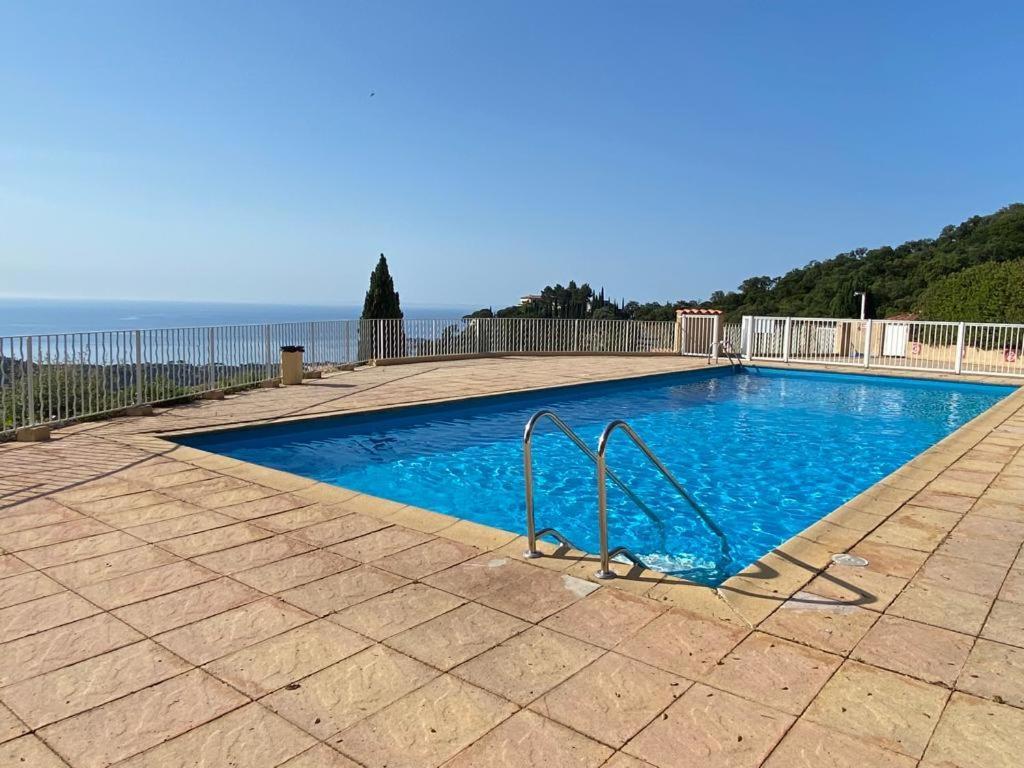 Location Vacance Vue Mer 4 A 6 Personnes Кавалер-сюр-Мер Экстерьер фото