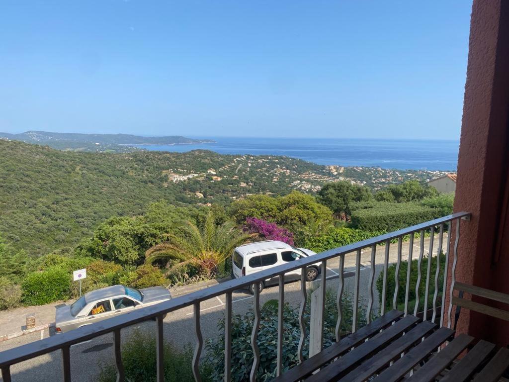 Location Vacance Vue Mer 4 A 6 Personnes Кавалер-сюр-Мер Экстерьер фото