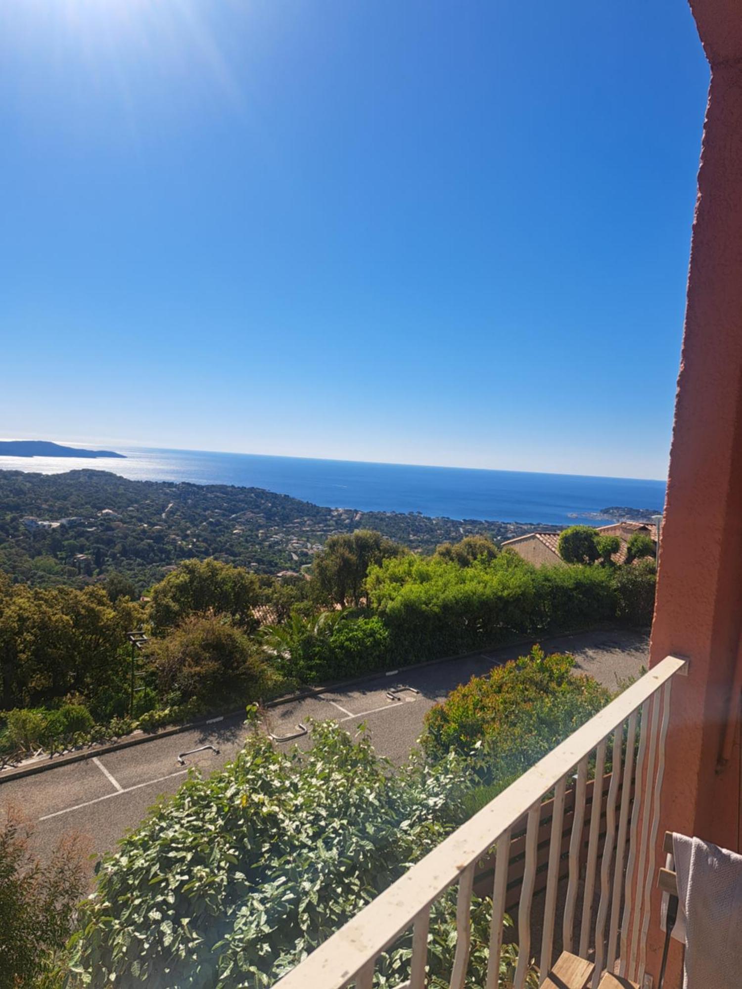 Location Vacance Vue Mer 4 A 6 Personnes Кавалер-сюр-Мер Экстерьер фото